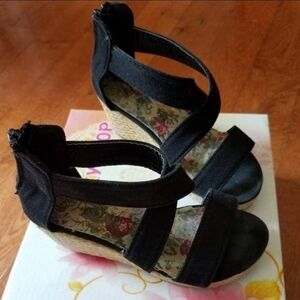 Stylish Toddler Girls Size 9 Black Zip Up Back Wedge Sandals